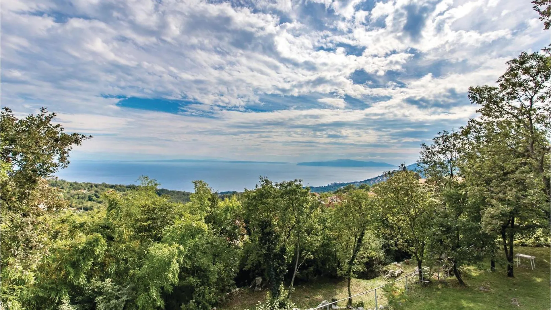 2 Bedroom Cozy Apartment In Ičići